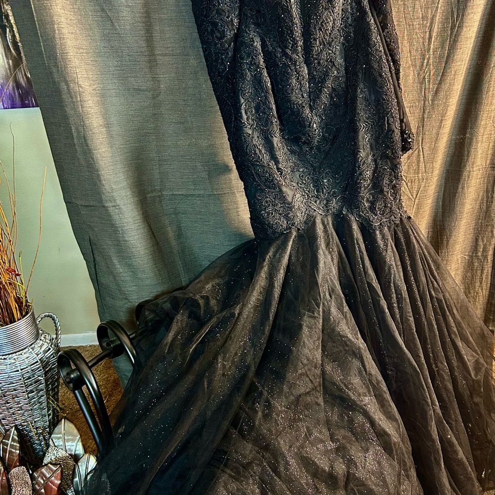 Mori Lee Elegant Black Lace Long Sleeve Dress - Picture 4 of 6